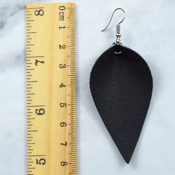 ✨RED LEATHER LEAF SHAPED EARRINGS-VEGAN-NEW✨DROP - Picture 5 of 6